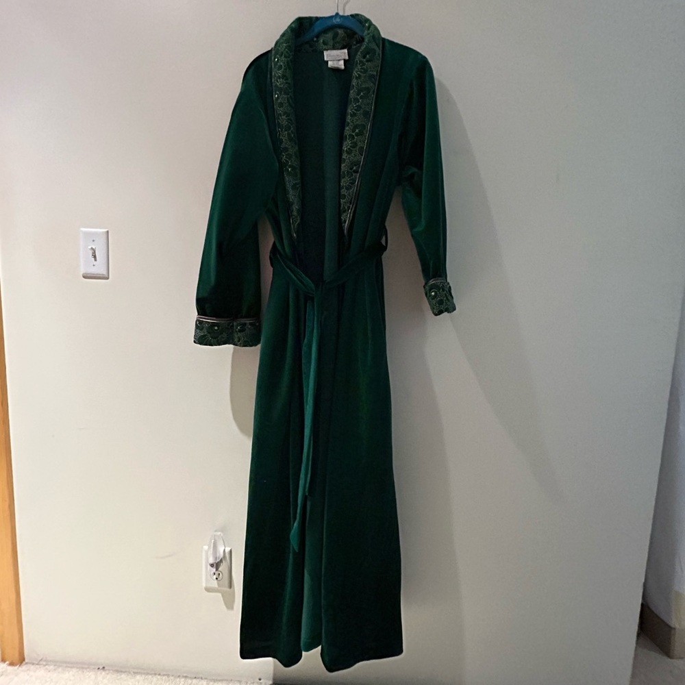 Vintage emerald green robe Sophia Morgan M